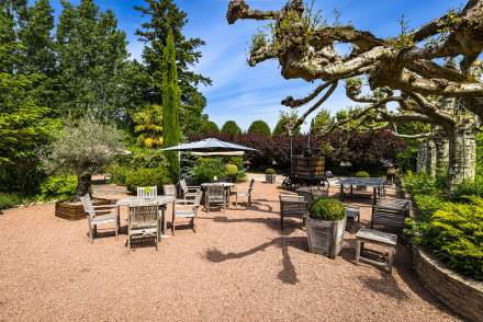 Hostellerie Bourguignonne Verdun sur le Doubs | Hôtel Restaurant Saône et Loire | Salon de jardin